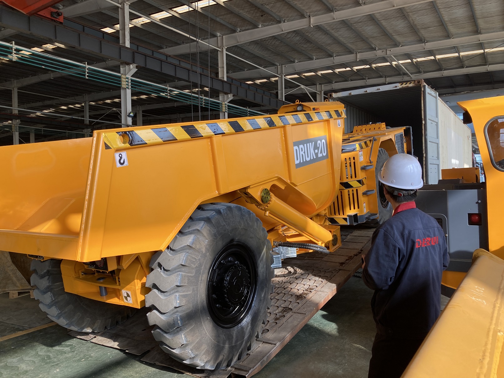 DERUI 6.5 Ton LHDs and 20 Ton Underground trucks ship to overseas