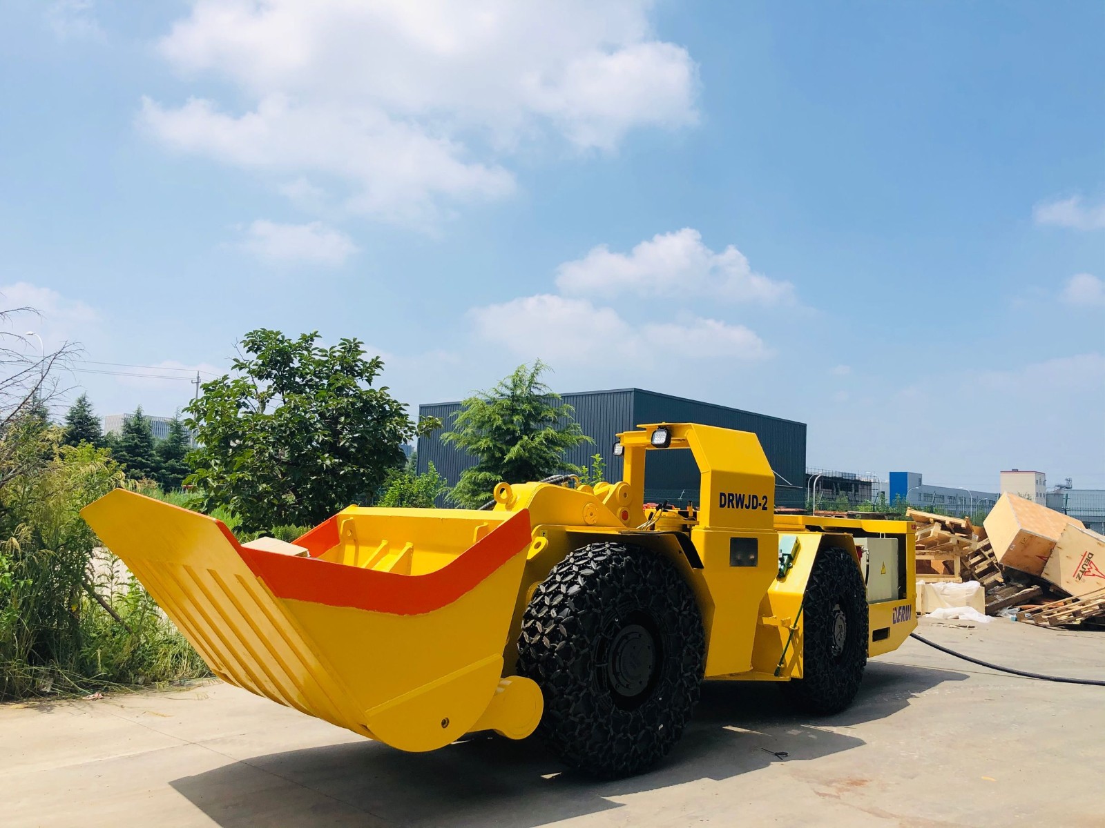 DERUI deliver 2.0 CBM electric powered LHD loader