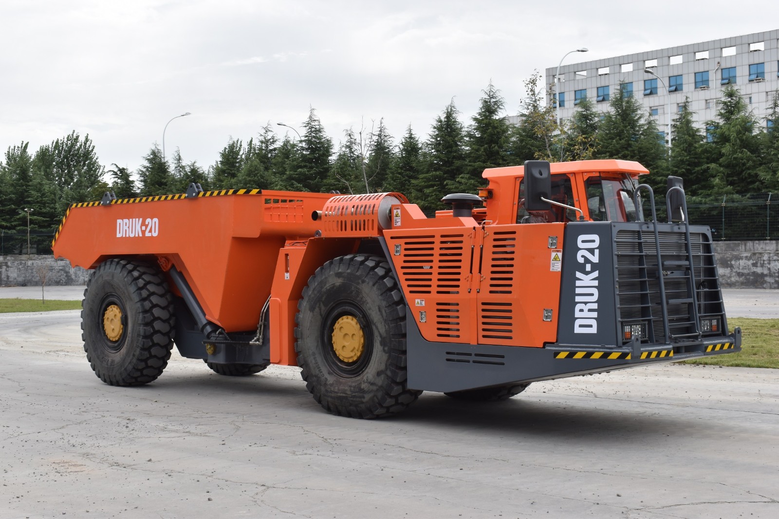 DERUI launch the new generation of  underground truck with 20 ton payload